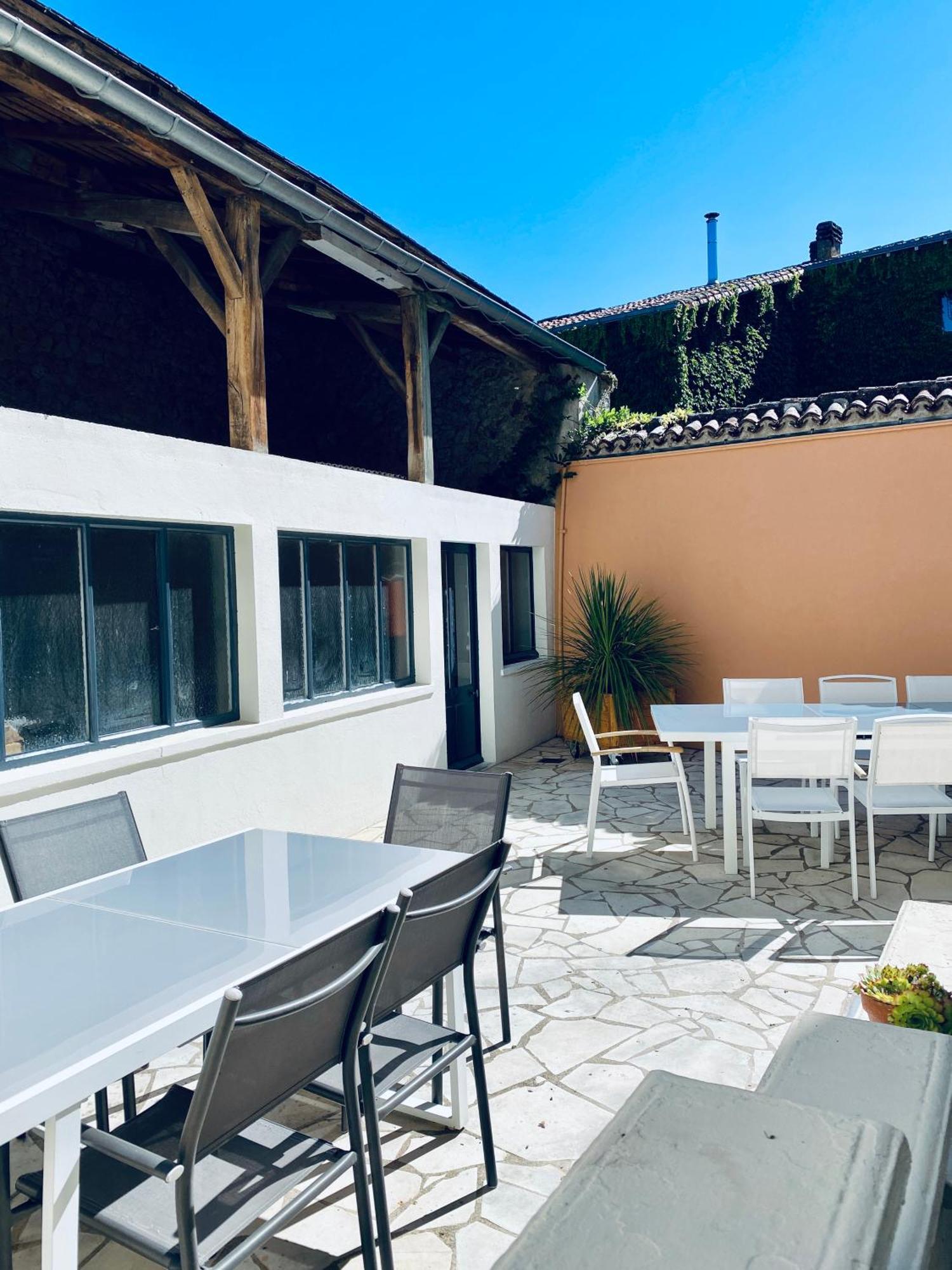 Villa Grande surface 252m2 jusqu'à 15 personnes avec terrasse - Barbecue , baby foot et parking gratuit - Malo Leone Mauleon Esterno foto